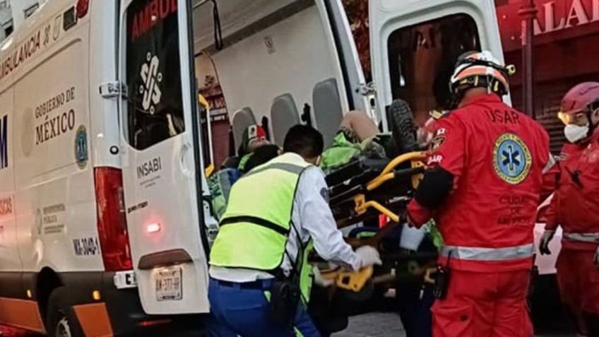 Casi muere aplastado: Trabajador de limpia termina prensado por camión de basura en CDMX