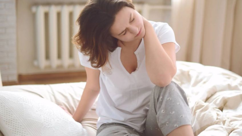 Dolor de cuello: 2 sencillos gestos de un fisioterapeuta para aliviar la tensión