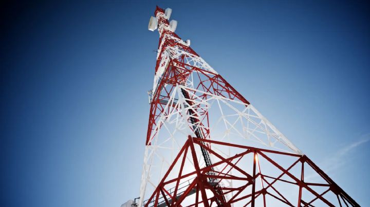 Sin explicación alguna, desaparece torre de radio de más de 60 metros de altura en EU