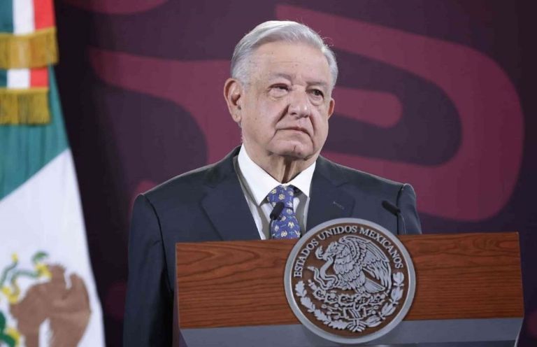 AMLO se presenta a la 'mañanera' con una infección en el ojo. Foto: Gobierno de México