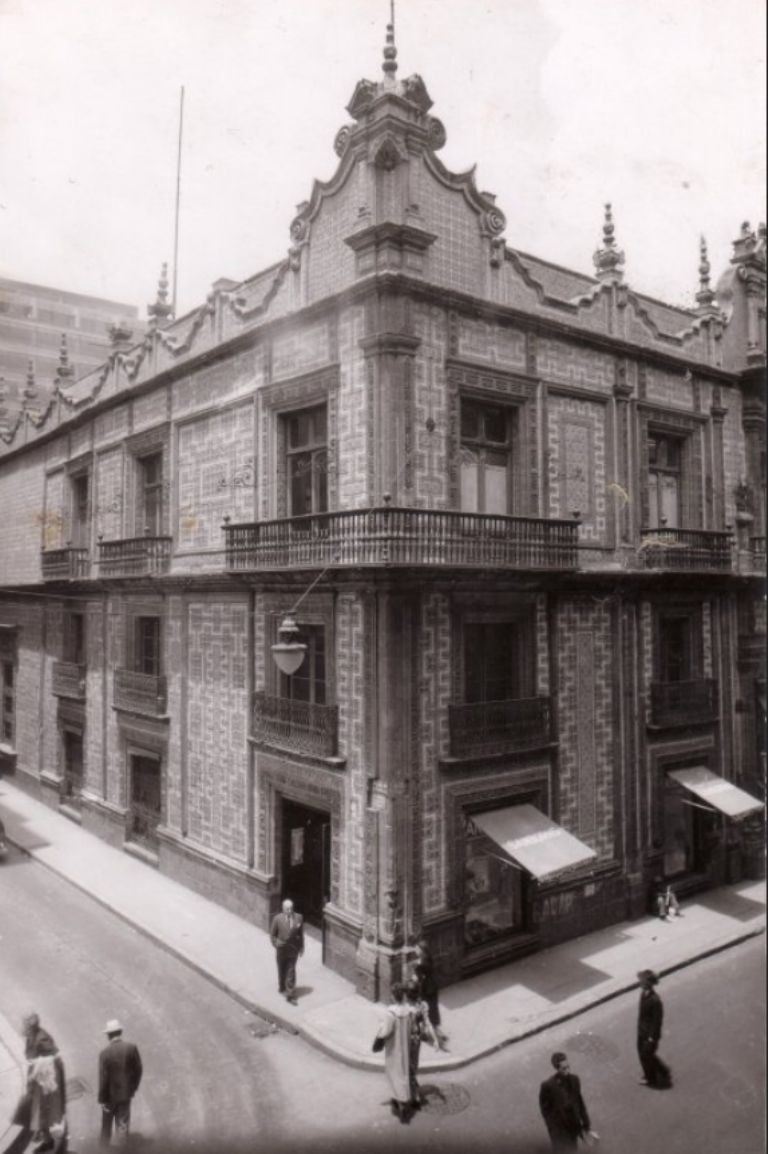 Incendio en la Casa de los Azulejos deja a una herida