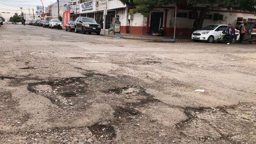 Recientes lluvias 'desnudan' el mal trabajo de bacheo hecho en calles de Navojoa
