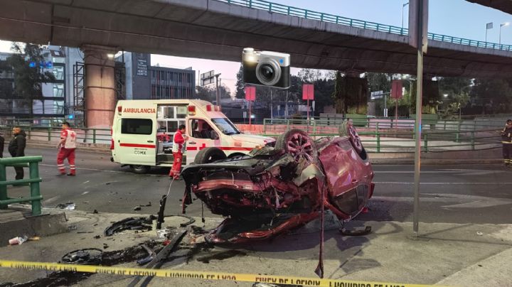 Imágenes fuertes: Fuerte accidente deja dos muertos sobre Periférico; salieron volando