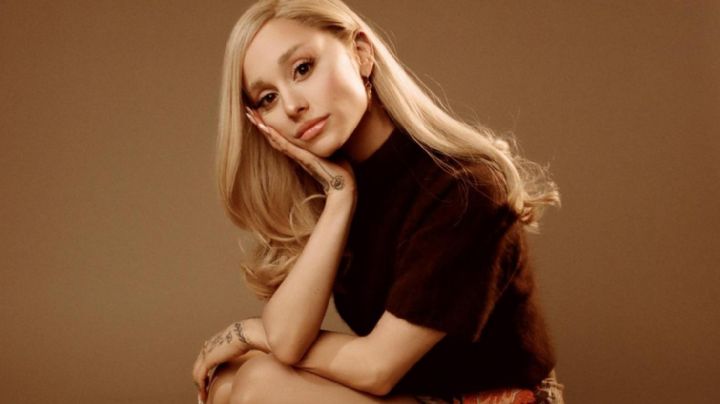 Ariana Grande suplica a sus fans que dejen de enviar “mensajes de odio” a sus seres queridos