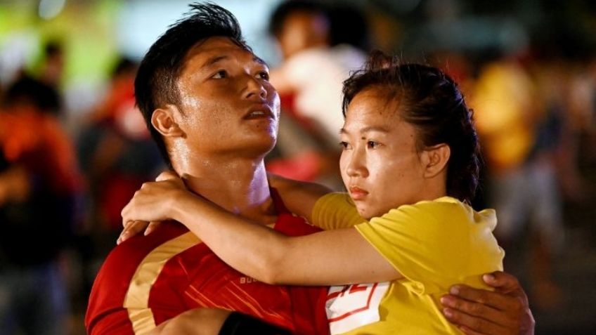 Rompiendo récords: Cientos de hombres cargan a mujeres en Camboya y lograron esto