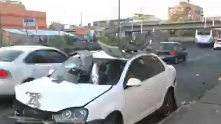 Fuerte accidente: Vehículo se estrella contra fachada de escuela en calzada de Tlalpan