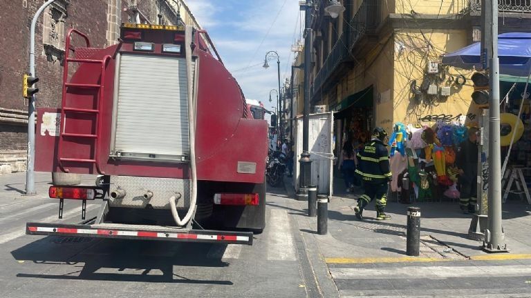 Camión de carga choca y derrama diésel en colonia Tabacalera