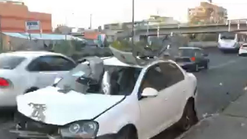 Fuerte accidente: Vehículo se estrella contra fachada de escuela en calzada de Tlalpan
