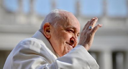Papa Francisco dice que le dan "lástima" los curas españoles que rezan por su muerte