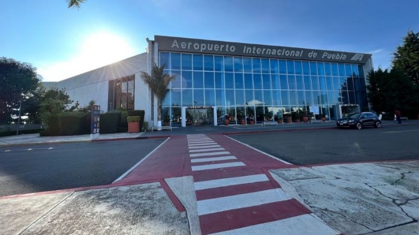 Anuncian la reapertura del aeropuerto de Puebla tras caída de ceniza del volcán Popocatépetl
