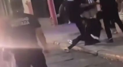 VIDEO: Cadeneros de bar en Guanajuato patean en la cabeza a joven; quedó inconsciente