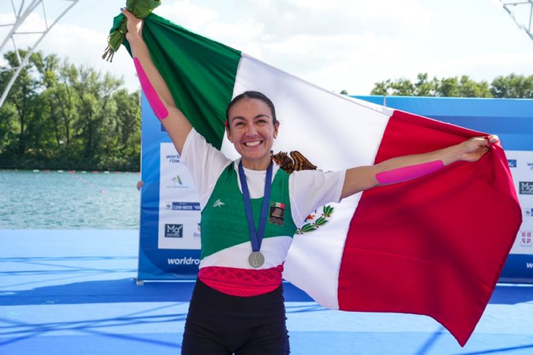 Kenia Lechuga obtiene plaza olímpica en remo para Paris 2024