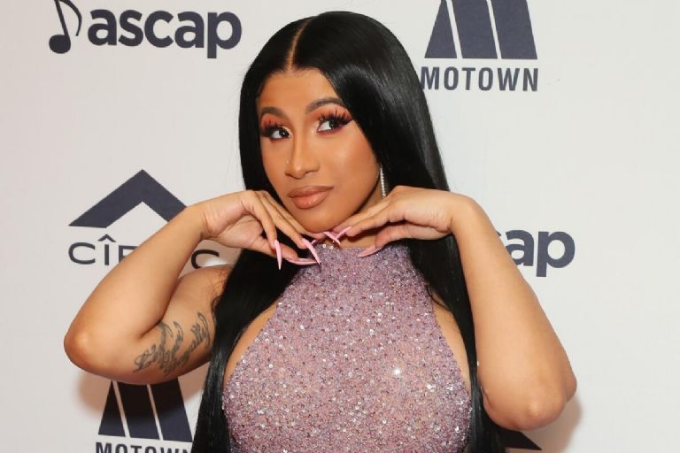 Cardi B estalla por triunfo de Donald Trump