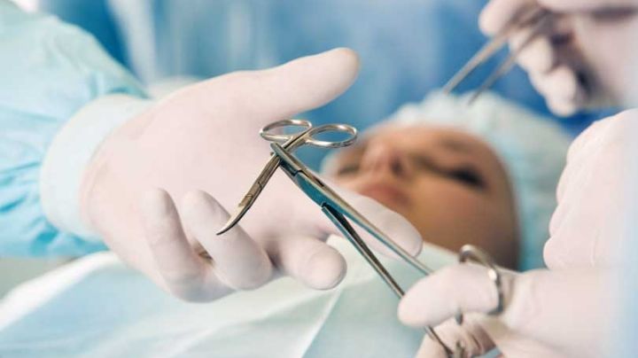 Famosa conductora de TV podría quedar paralítica tras peligrosa operación quirúrgica