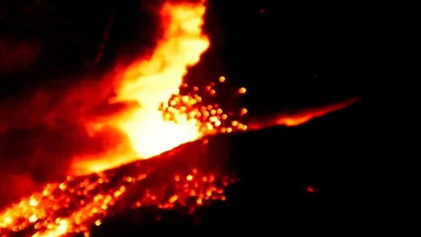 VIDEO: Así fue la actividad del Popocatépetl esta madrugada; el piso se convirtió en lava
