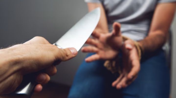 Sonora: Pareja vive momentos de terror; su hijo los amenaza con cuchillo y con incendiar su casa