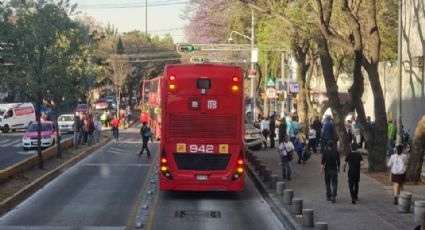 Caos vial en Insurgentes Norte: Fuerte carambola interfiere con tráfico del metrobús