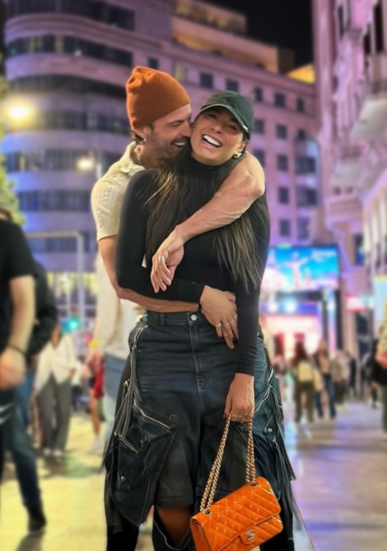 Galilea Montijo presume romance en España