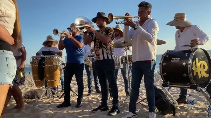 ¿Extranjeros terminan con una tradición? Polémica por prohibición de música banda en la playa