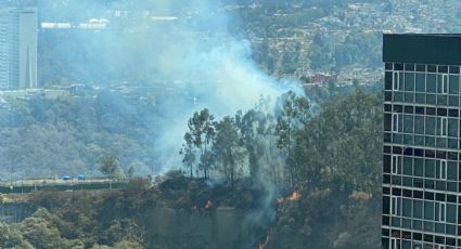 Incendio en zona de pastizales en Santa Fe, CDMX, moviliza a cuerpos de emergencia