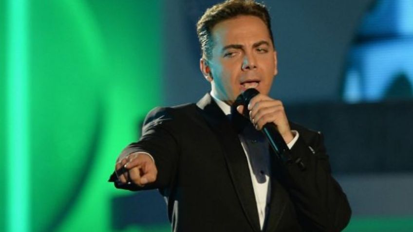 Cristian Castro se decide a terminar la preparatoria; así es como alumno