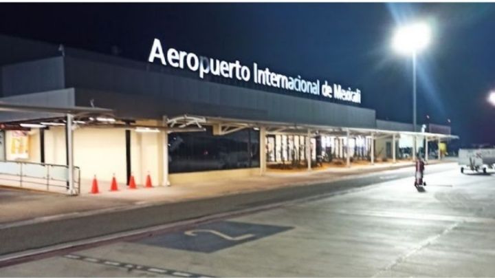 VIDEO: Fuertes vientos derriban techo del aeropuerto de Mexicali; suspenden operaciones