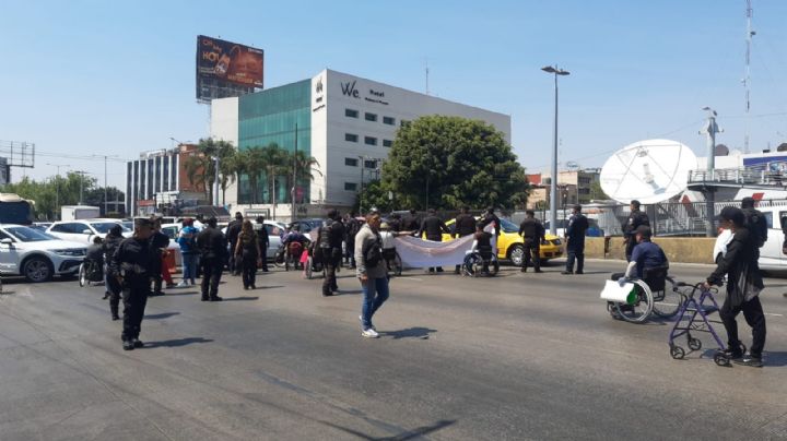 Caos en el Aeropuerto de la CDMX por pelea entre extrabajadores de Interjet y Policías