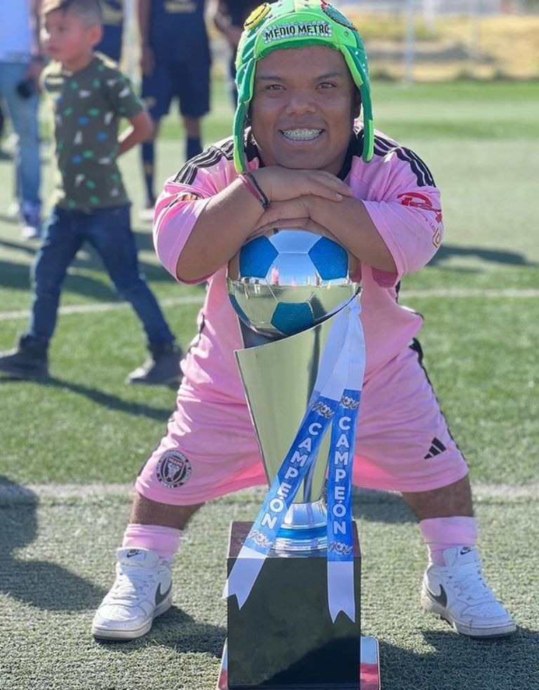 'Medio Metro' es hospitalizado tras ser mordido por un perro con rabia