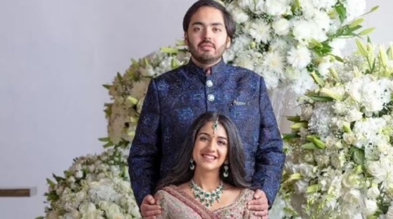 Rihanna cobra cifra millonaria por dar show privado para el hijo del hombre más rico de Asia