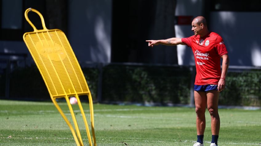 'Chicharito' Hernández se 'engancha' con fan de Chivas por la derrota reciente