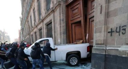 Portazo y destrozos en Palacio Nacional fueron un "un vulgar acto de provocación": AMLO