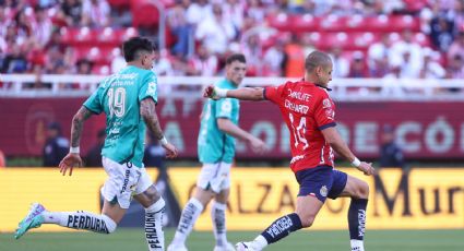 Chivas pierde ante León en el primer partido de 'Chicharito' como titular; ¿hubo polémica?