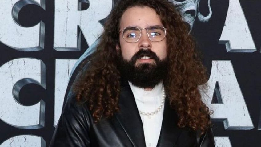 Javier Ibarreche desata polémica al posar sin ropa en el Monte Kazbek de Georgia