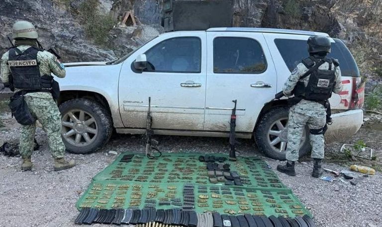 Aseguran arsenal y autos blindados y arrestan a seis en el norte de Sonora