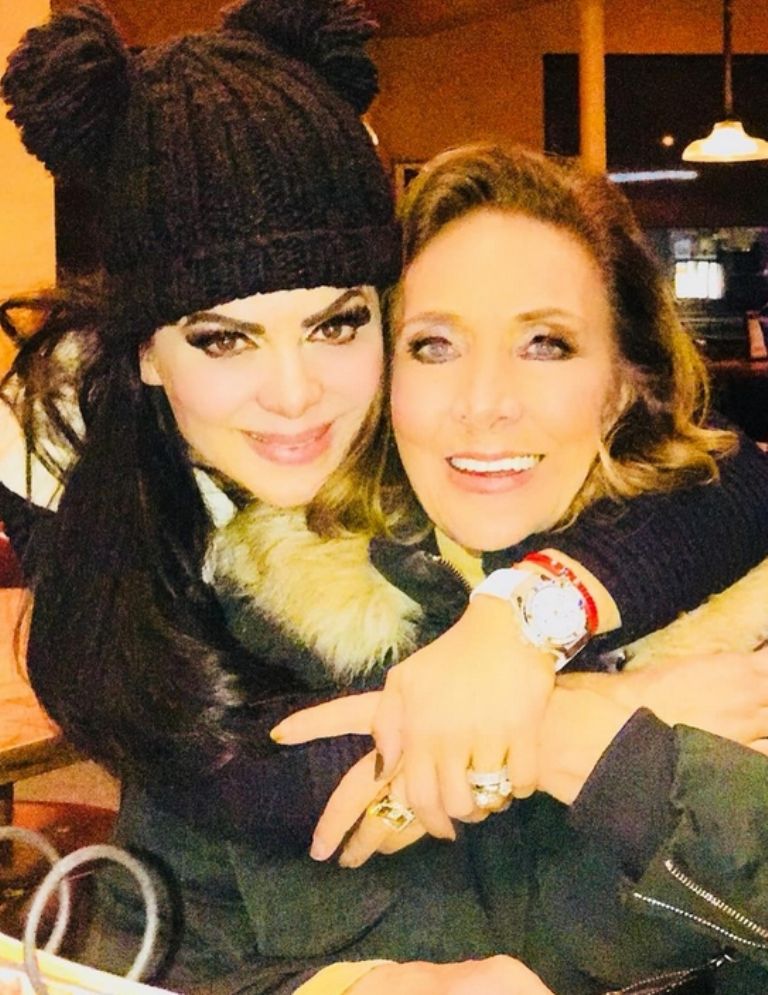 Maribel Guardia se viste de luto por la muerte de Lorena Velázquez