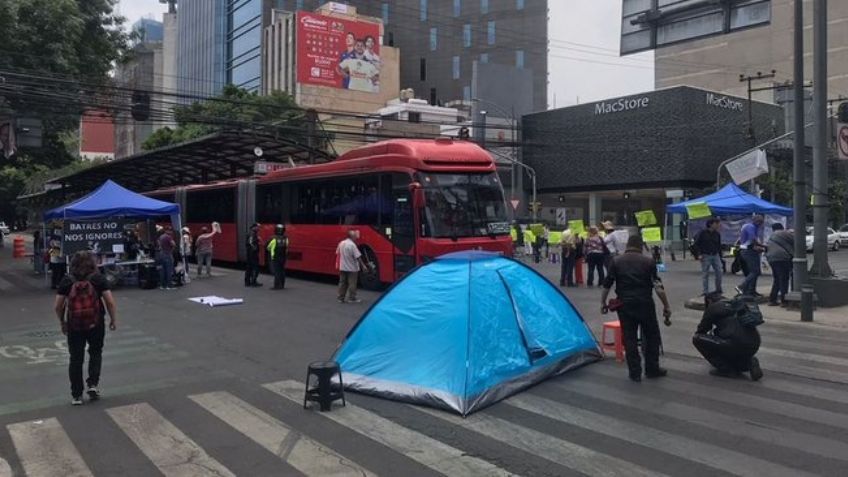 Tráfico en CDMX: Por problema de agua contaminada, sigue bloqueo en Insurgentes Sur; hay caos