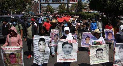 Padres de los 43 de Ayotzinapa convocan a boicot en Elecciones 2024: AMLO responde