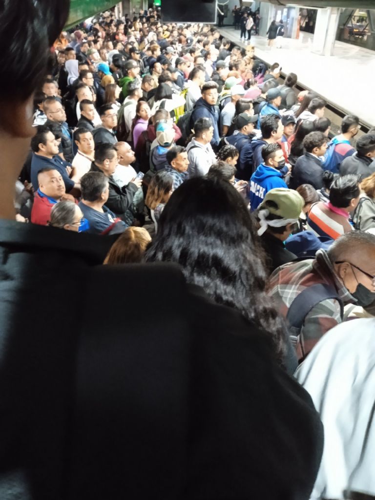 Caos en el Metro de la CDMX hoy 15 de abril
