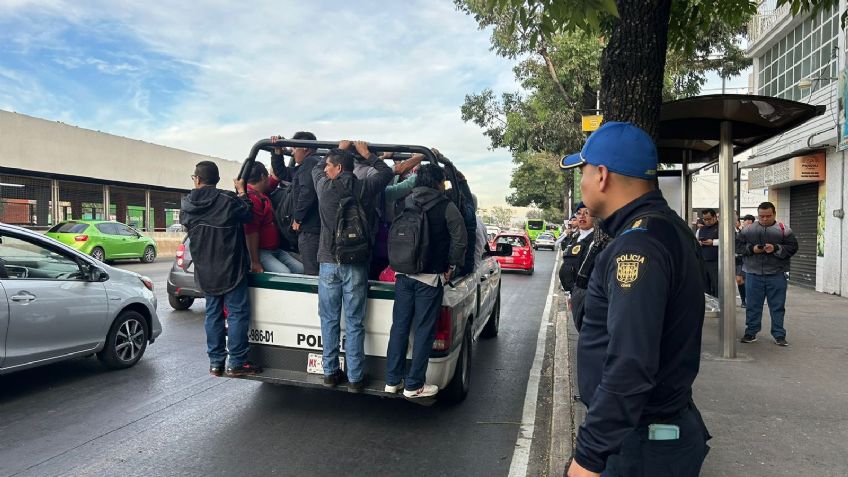 Caos en Circuito Interior y el Metro por choque de tráiler; inicia servicio emergente