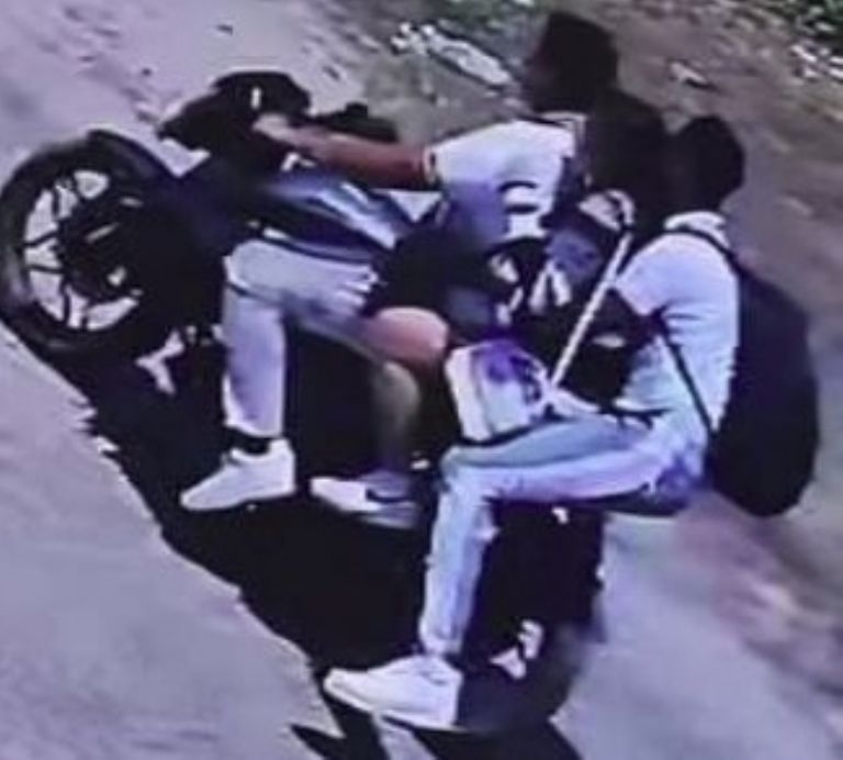 Detienen a dos jóvenes vinculados con el feminicidio de Rosa Isela en Tabasco