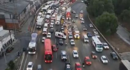 Fuerte choque y bloqueo colapsan la autopista México-Pachuca; piden tomar alternativas