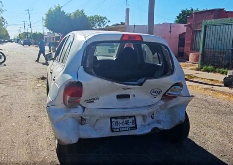 El auto de una empresa fue chocado por alcance