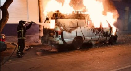 Un fuerte incendio consume una ambulancia en la colonia Doctores en la Ciudad de México