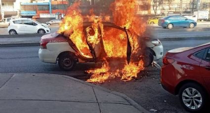 Se incendia taxi en la Venustiano Carranza, genera caos vial en Francisco del Paso