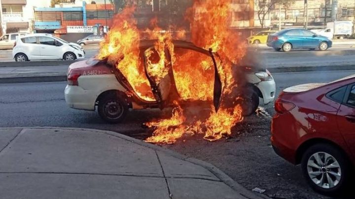 Se incendia taxi en la Venustiano Carranza, genera caos vial en Francisco del Paso