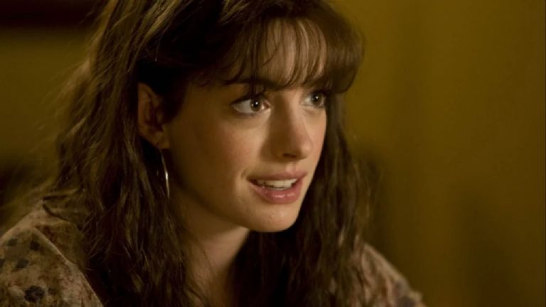 Anne Hathaway Revela Experiencia Desagradable en Audición de Besos con 10 Hombres