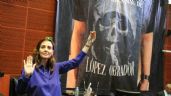 Foto ilustrativa de la nota titulada VIDEO: Colocan en el Senado lona de playera pro AMLO con imagen de la "Santa Muerte"
