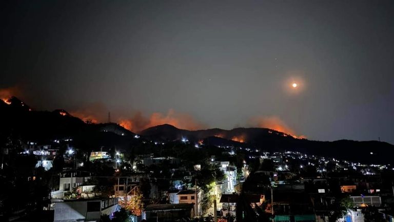 Incendios en Guerrero provocan suspensión de clases. Foto: Twitter