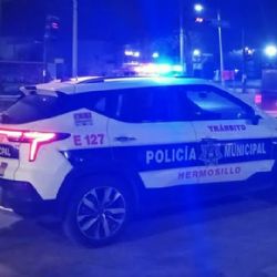 Dos detenidos tras persecución y balacera en Hermosillo; aseguran droga, autos y armas