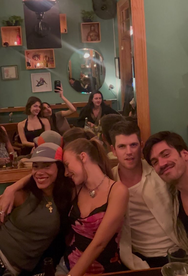 Reencuentro entre Ester Exposito, Danna, Miguel Bernardeu y Georgina Amoros de Élite